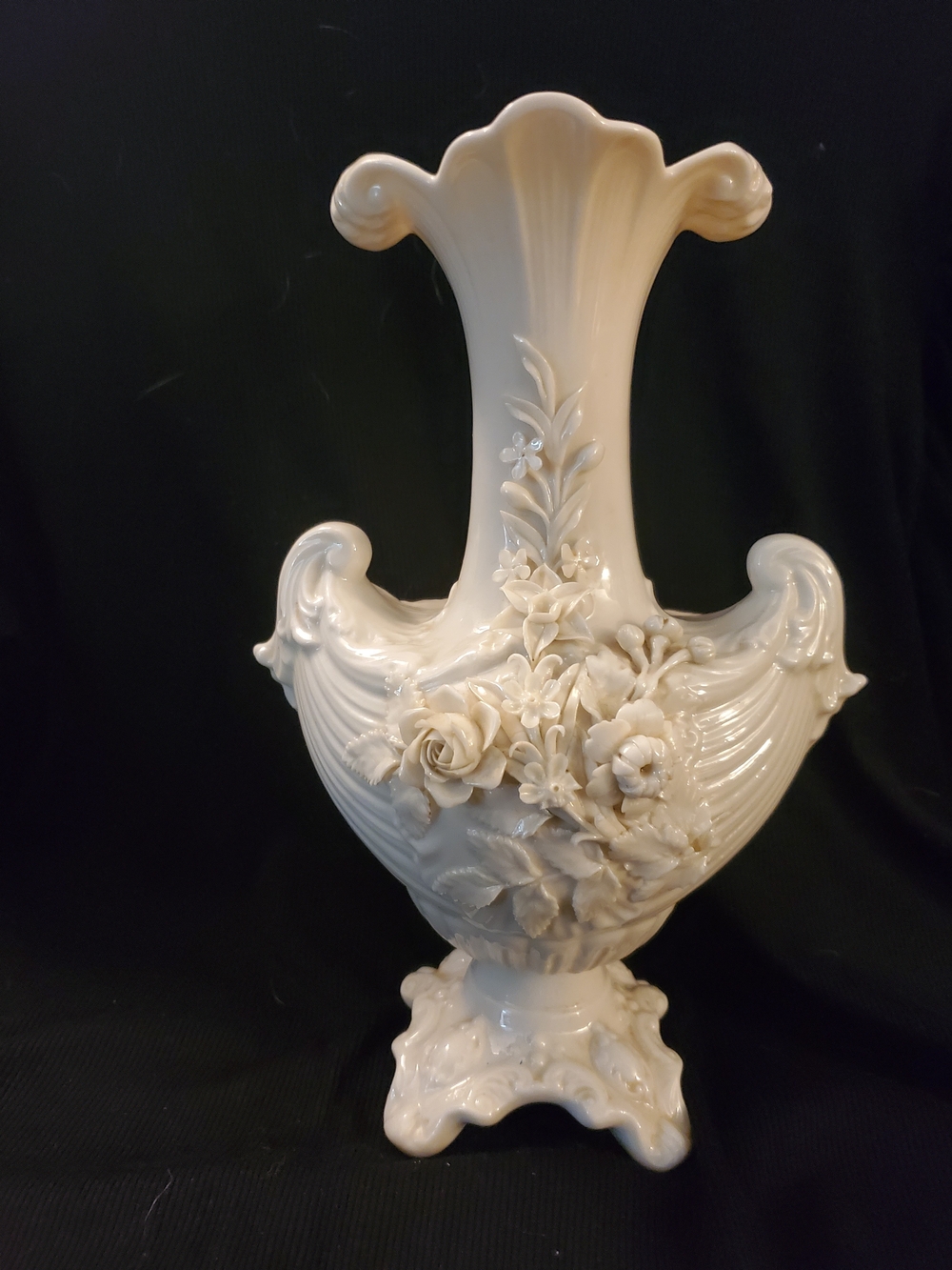 Vintage Belleek Ireland "Prince Arther" Floral Vase- Green Mark ( 1946-1955)